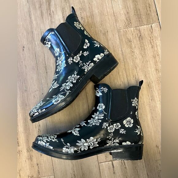 Issac Mizrahi women’s Chelsea boots-rubber sole/composition leather outsole 10 - Picture 1 of 6